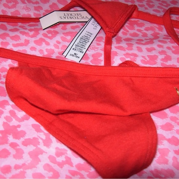 Victoria's Secret Sexy V-String G-String Skimpy Strappy Gold VS LOGO Pantie NWT - Picture 3 of 3